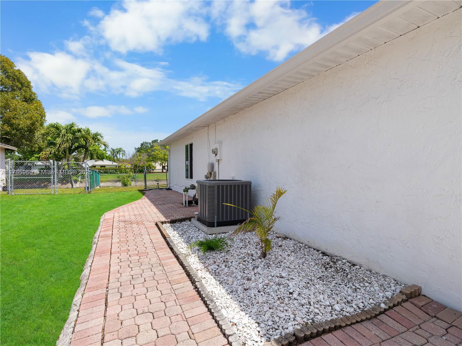 Real estate property located at 8377 Summer Field Pl, Palm Beach, Country Park At Boca Rato, Boca Raton, FL