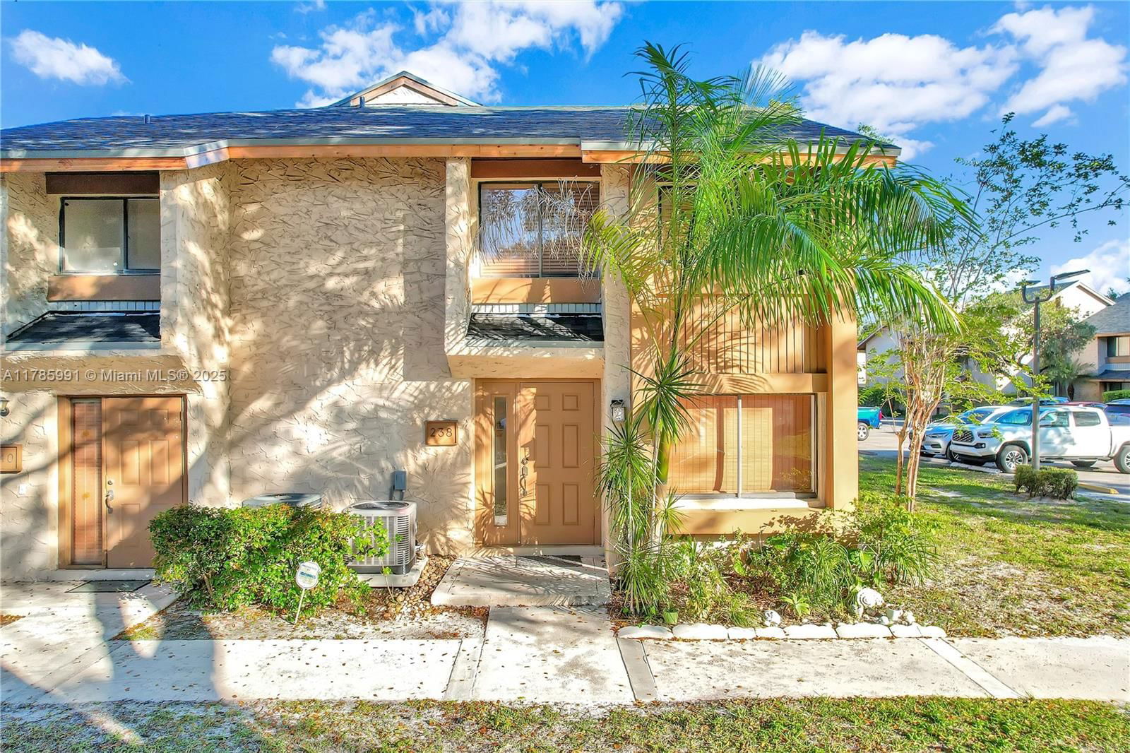 Real estate property located at 238 Wimbledon Lake Dr #238, Broward, Wimbledon At Jacaranda Co, Plantation, FL