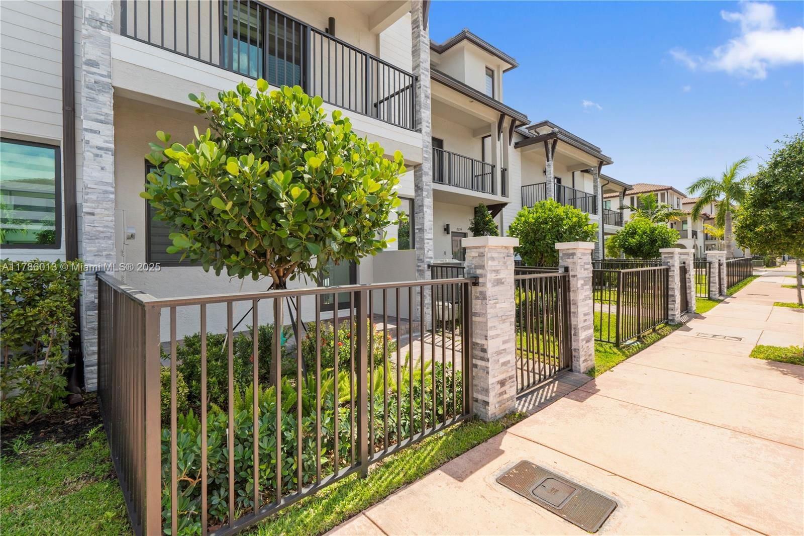 Real estate property located at 8292 43 Street, Miami-dade, Downtown Doral, Doral, FL