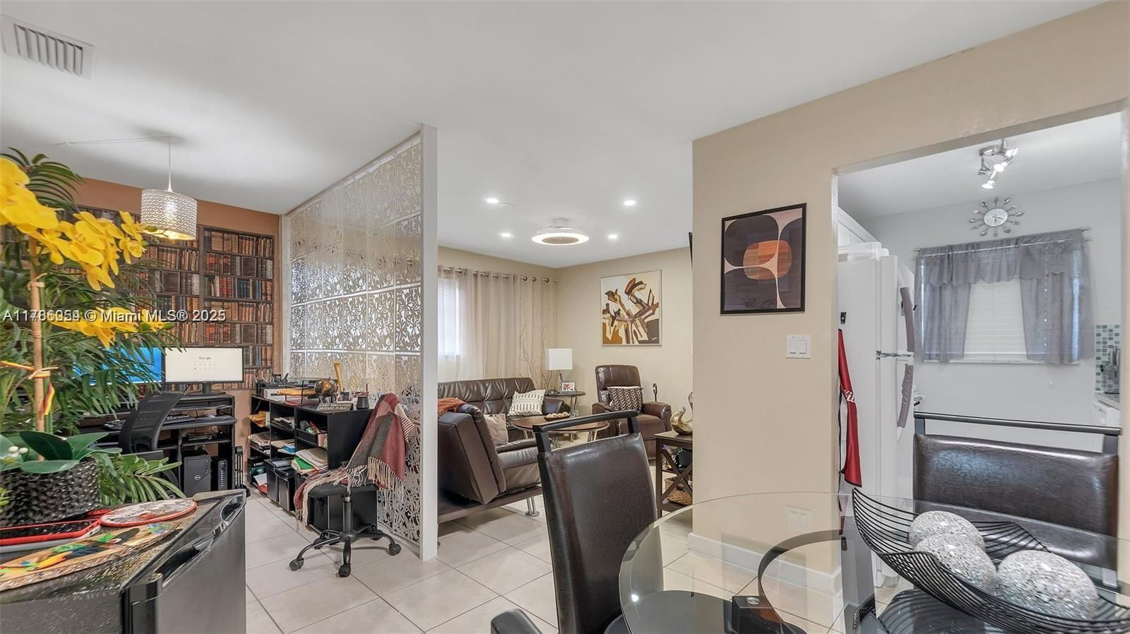 Real estate property located at 3265 Griffin Rd #106, Broward, Palms At Dania Beach Cond, Dania Beach, FL