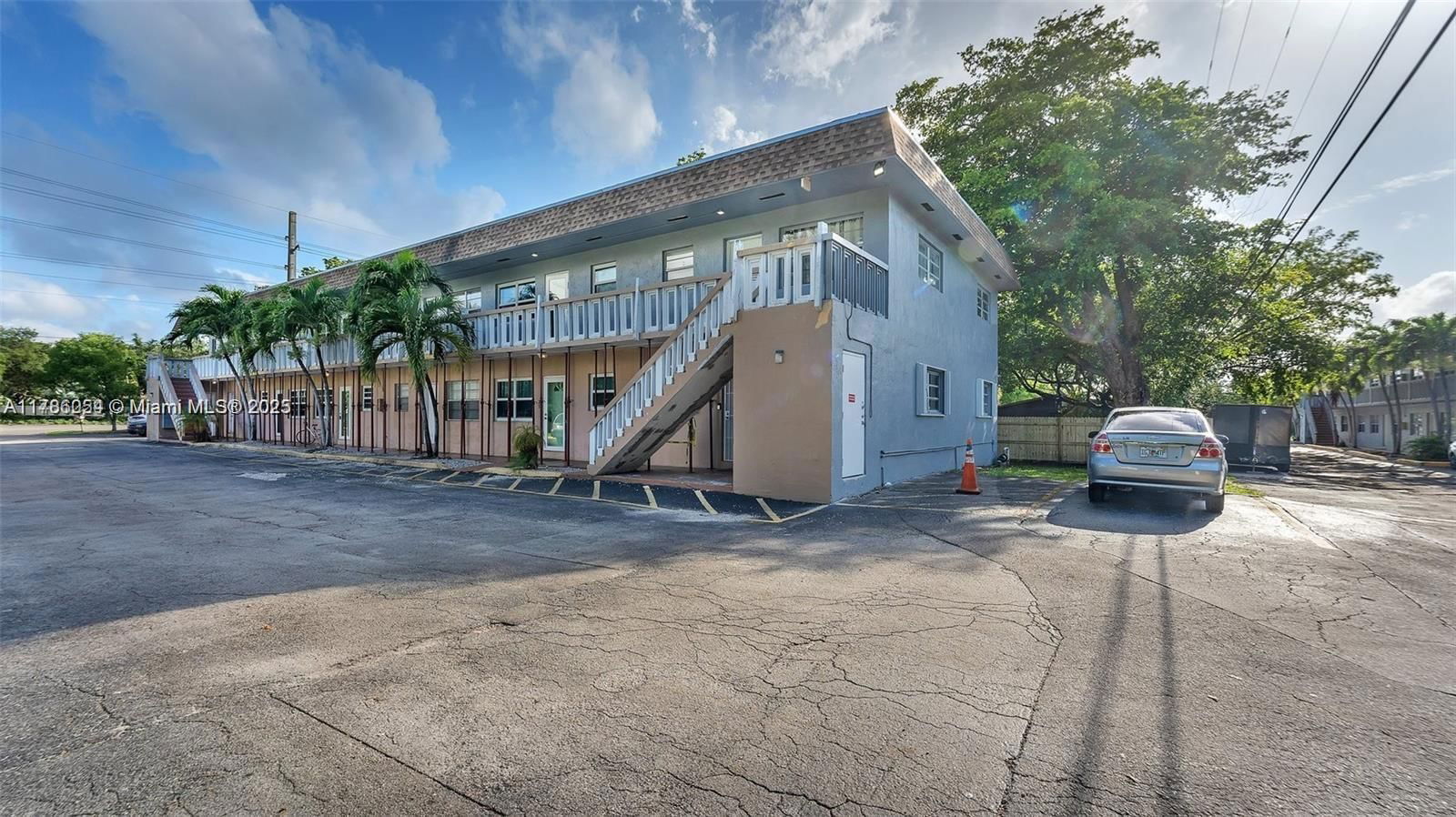 Real estate property located at 3265 Griffin Rd #106, Broward, Palms At Dania Beach Cond, Dania Beach, FL
