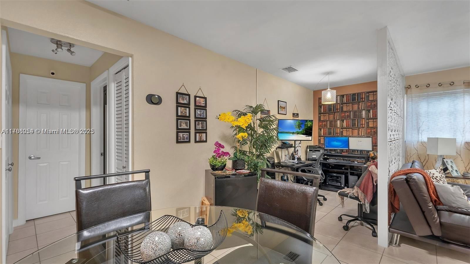 Real estate property located at 3265 Griffin Rd #106, Broward, Palms At Dania Beach Cond, Dania Beach, FL