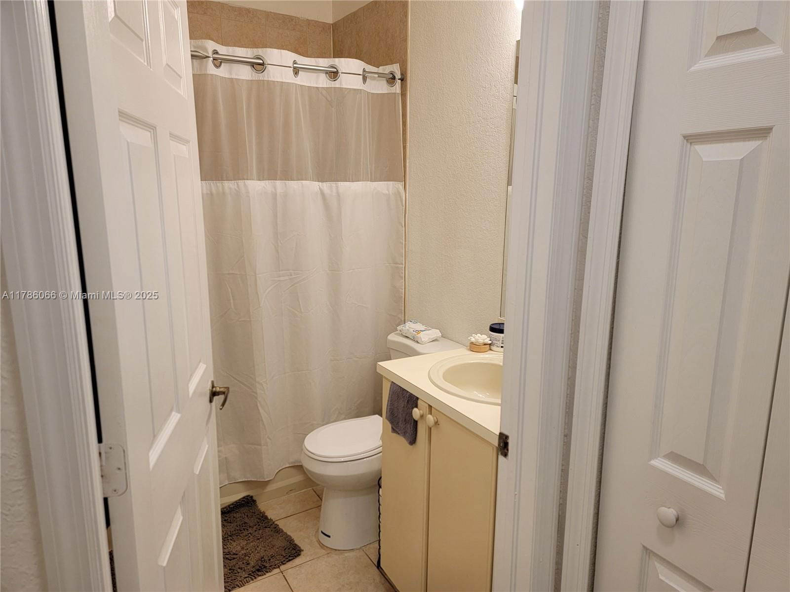 Real estate property located at 8463 107th Path #4-33, Miami-dade, Leeward At Islands At Dor, Doral, FL