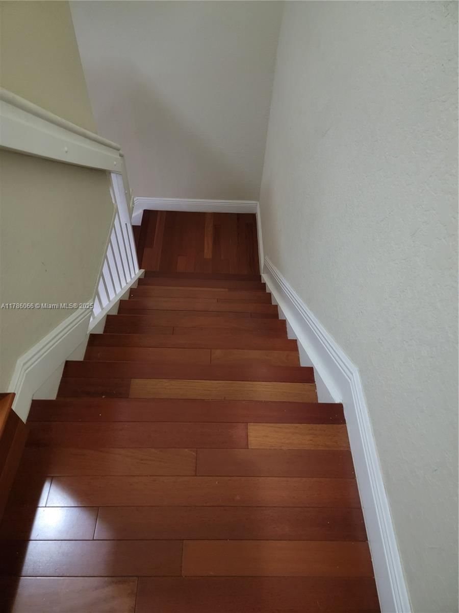 Real estate property located at 8463 107th Path #4-33, Miami-dade, Leeward At Islands At Dor, Doral, FL