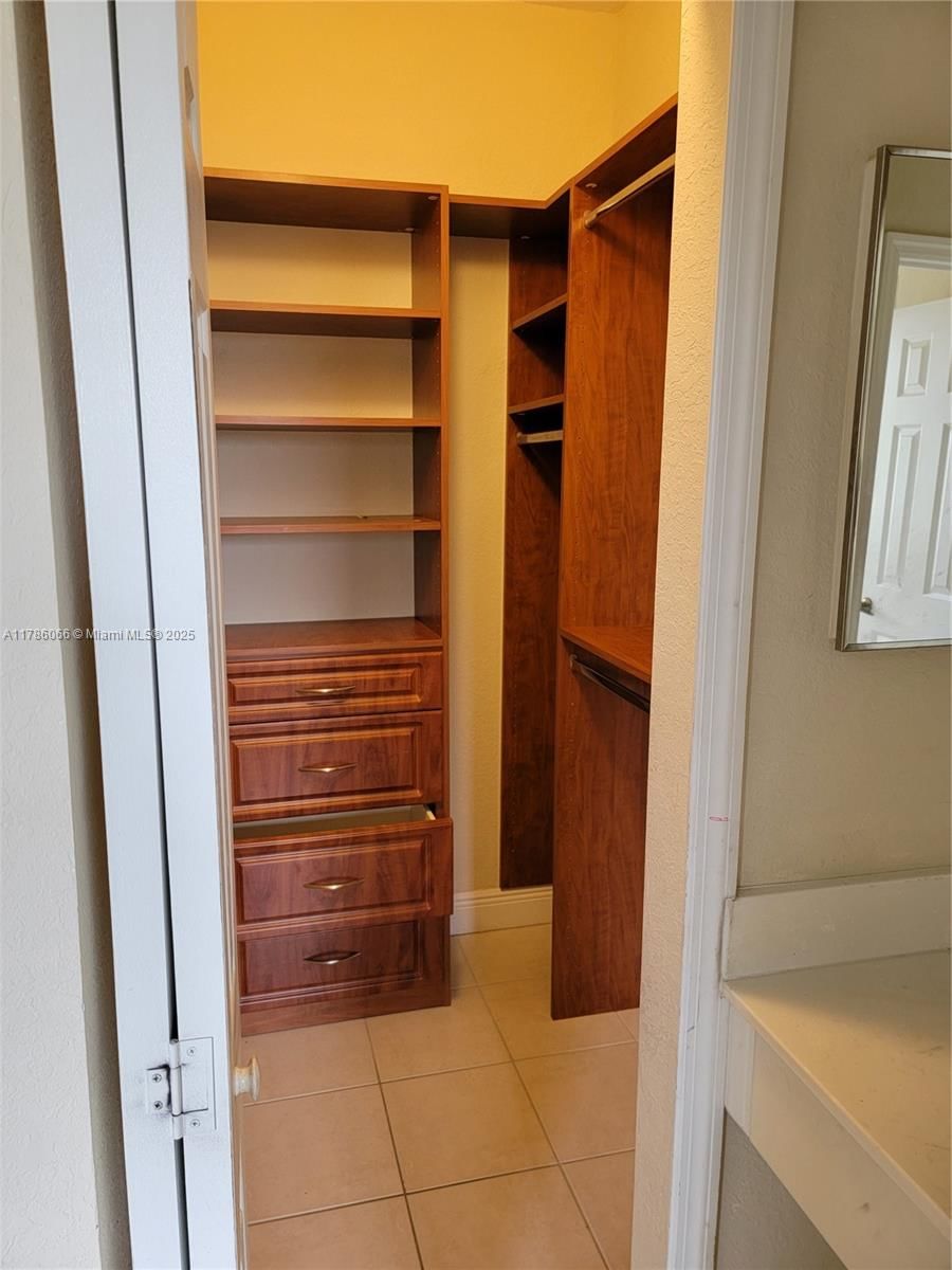 Real estate property located at 8463 107th Path #4-33, Miami-dade, Leeward At Islands At Dor, Doral, FL