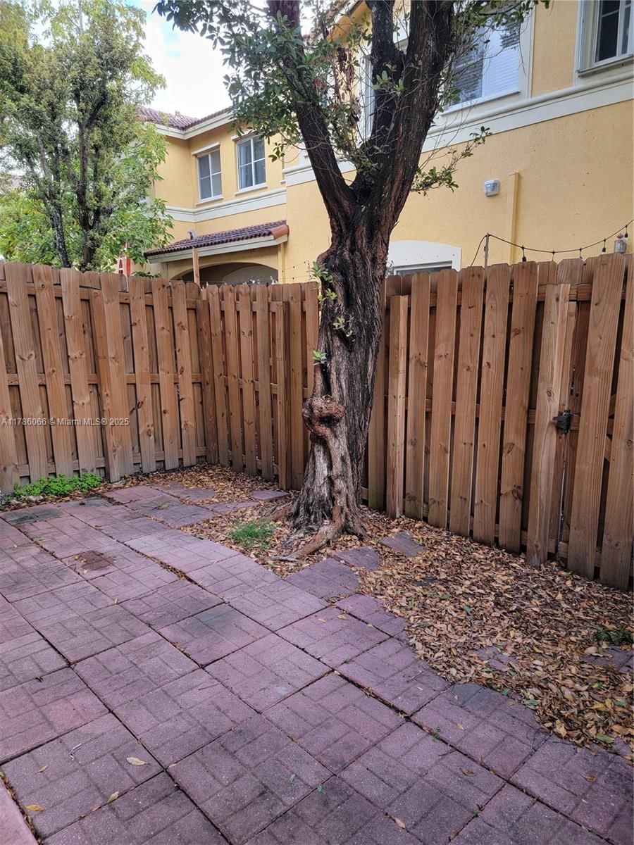 Real estate property located at 8463 107th Path #4-33, Miami-dade, Leeward At Islands At Dor, Doral, FL