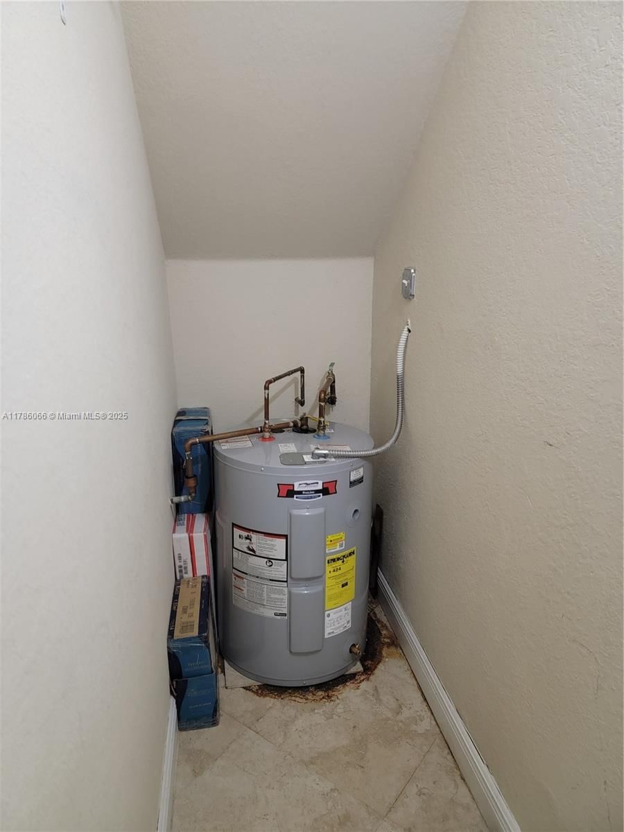 Real estate property located at 8463 107th Path #4-33, Miami-dade, Leeward At Islands At Dor, Doral, FL
