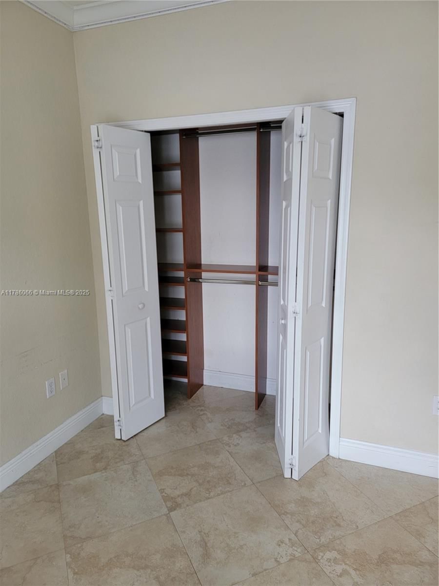 Real estate property located at 8463 107th Path #4-33, Miami-dade, Leeward At Islands At Dor, Doral, FL
