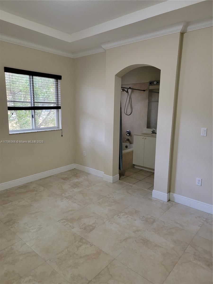 Real estate property located at 8463 107th Path #4-33, Miami-dade, Leeward At Islands At Dor, Doral, FL