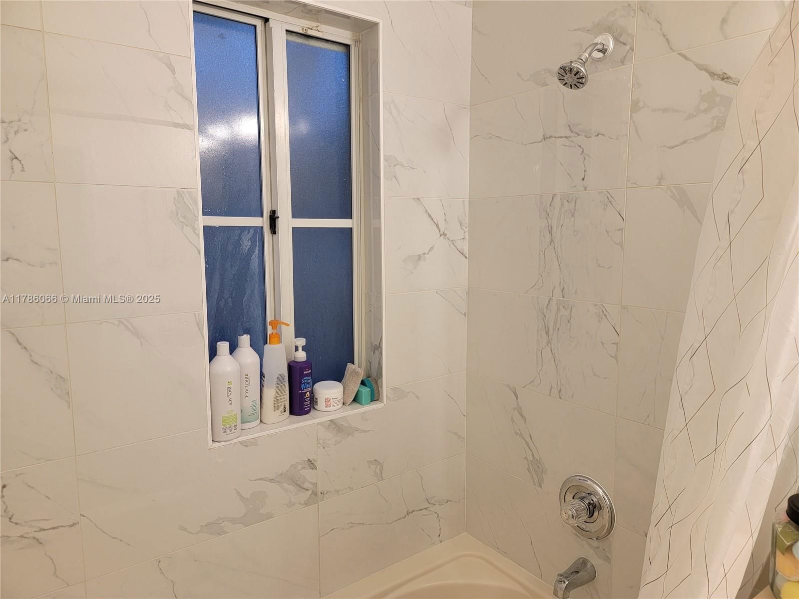 Real estate property located at 8463 107th Path #4-33, Miami-dade, Leeward At Islands At Dor, Doral, FL