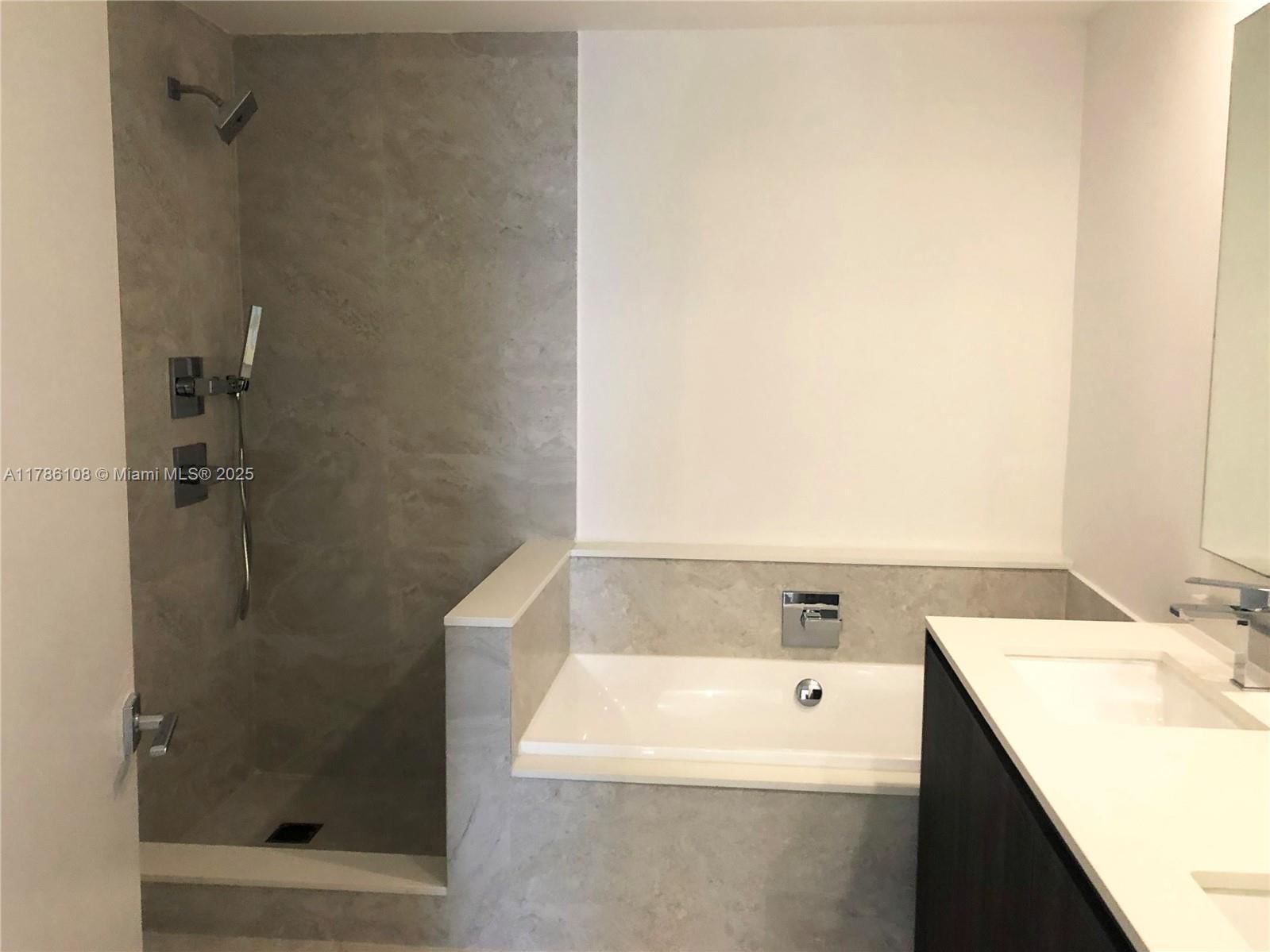 Real estate property located at 488 18th St #215, Miami-dade, Aria On The Bay Condo, Miami, FL