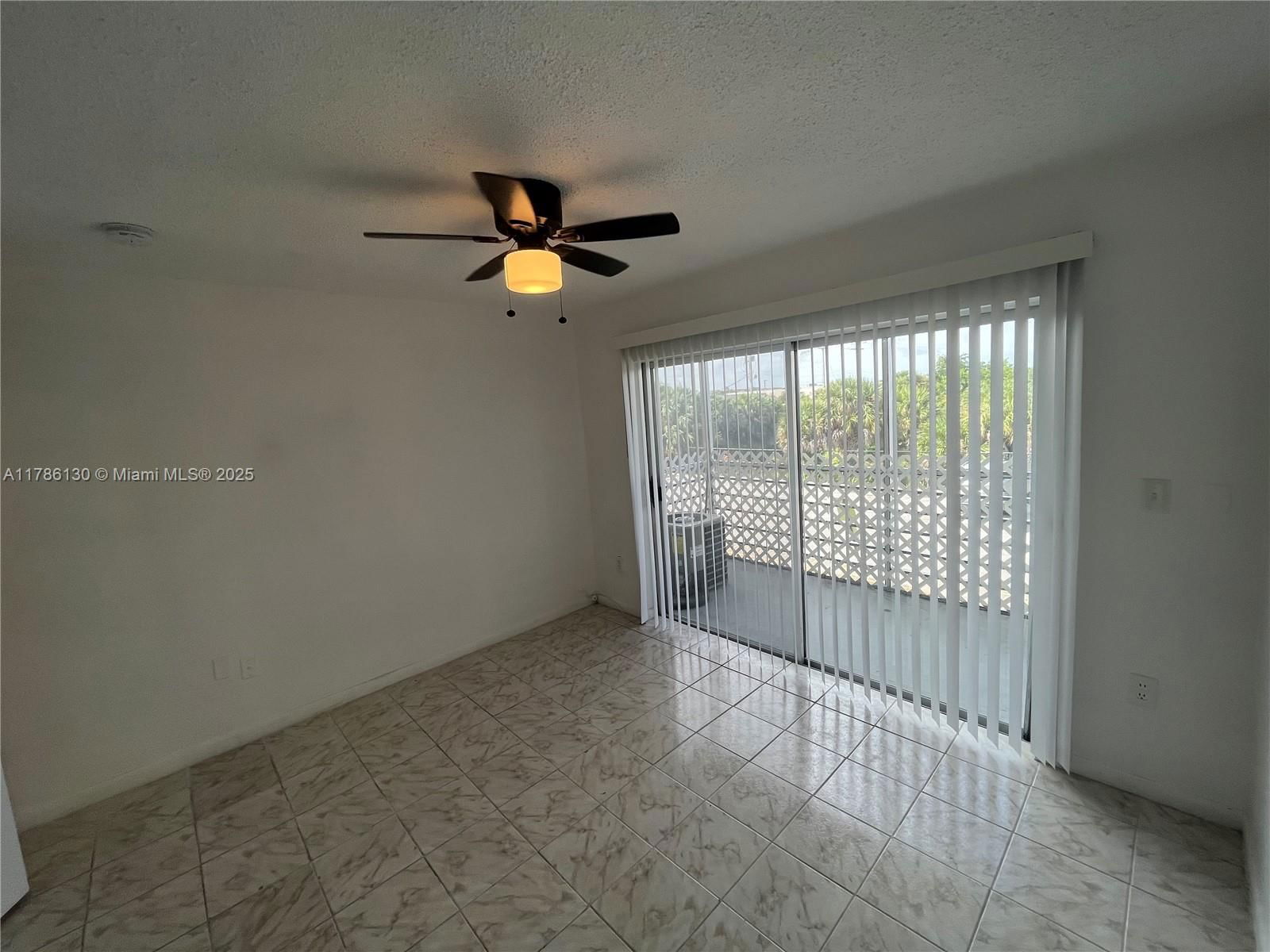 Real estate property located at 3710 21st St #211, Broward, Sunset Hills I Condominiu, Lauderdale Lakes, FL