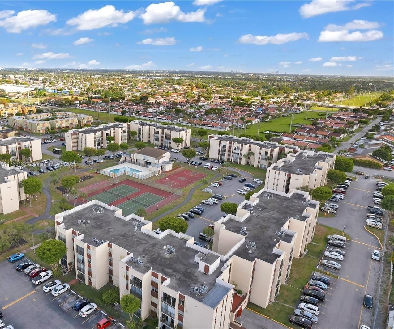 Real estate property located at 9411 4th St #203, Miami-dade, Versaille Gardens I Condo, Miami, FL