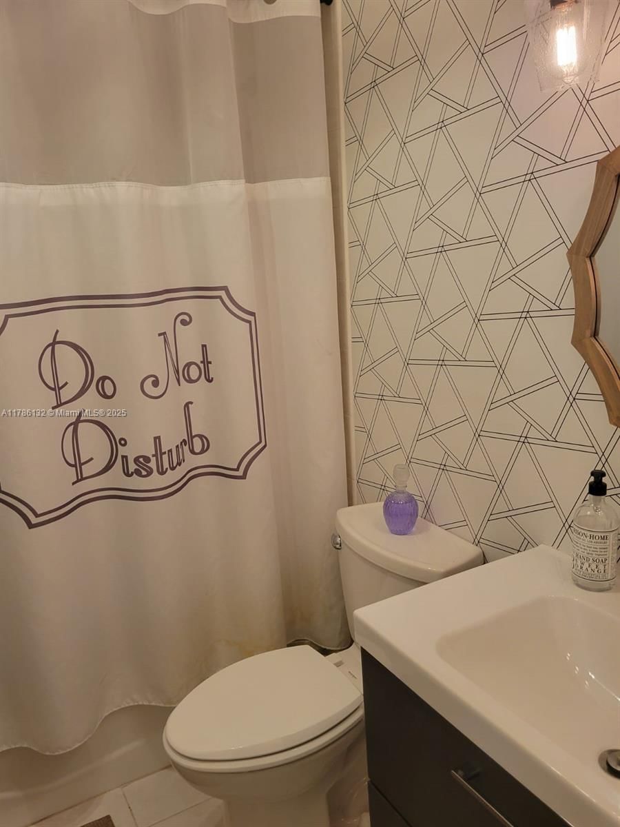 Real estate property located at 9411 4th St #203, Miami-dade, Versaille Gardens I Condo, Miami, FL