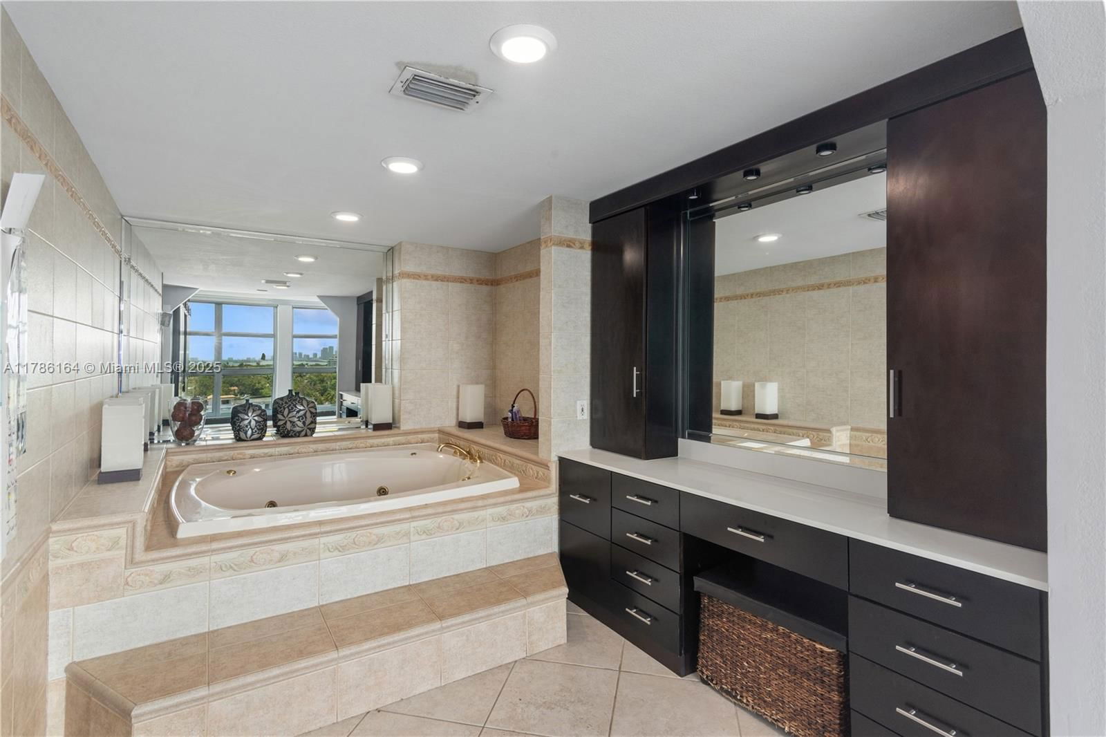 Real estate property located at 5055 Collins Ave #10J, Miami-dade, Crystal House Condo, Miami Beach, FL
