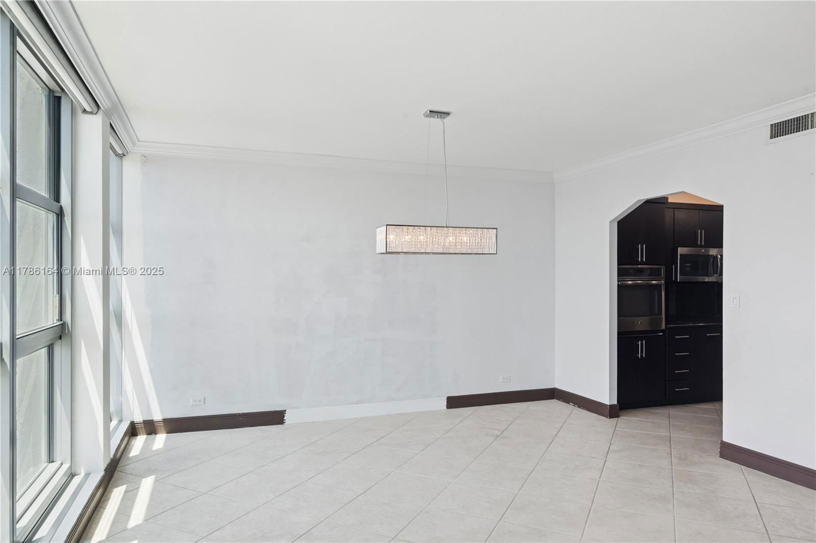 Real estate property located at 5055 Collins Ave #10J, Miami-dade, Crystal House Condo, Miami Beach, FL
