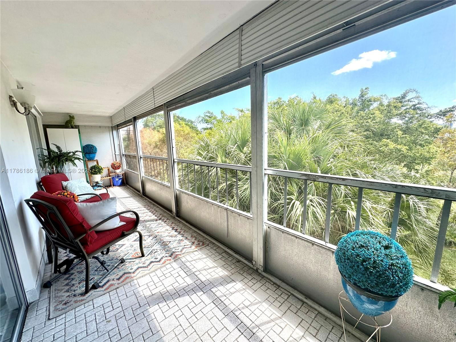 Real estate property located at 1001 Hillcrest Ct #306, Broward, Hillcrest Country Club Apt, Hollywood, FL