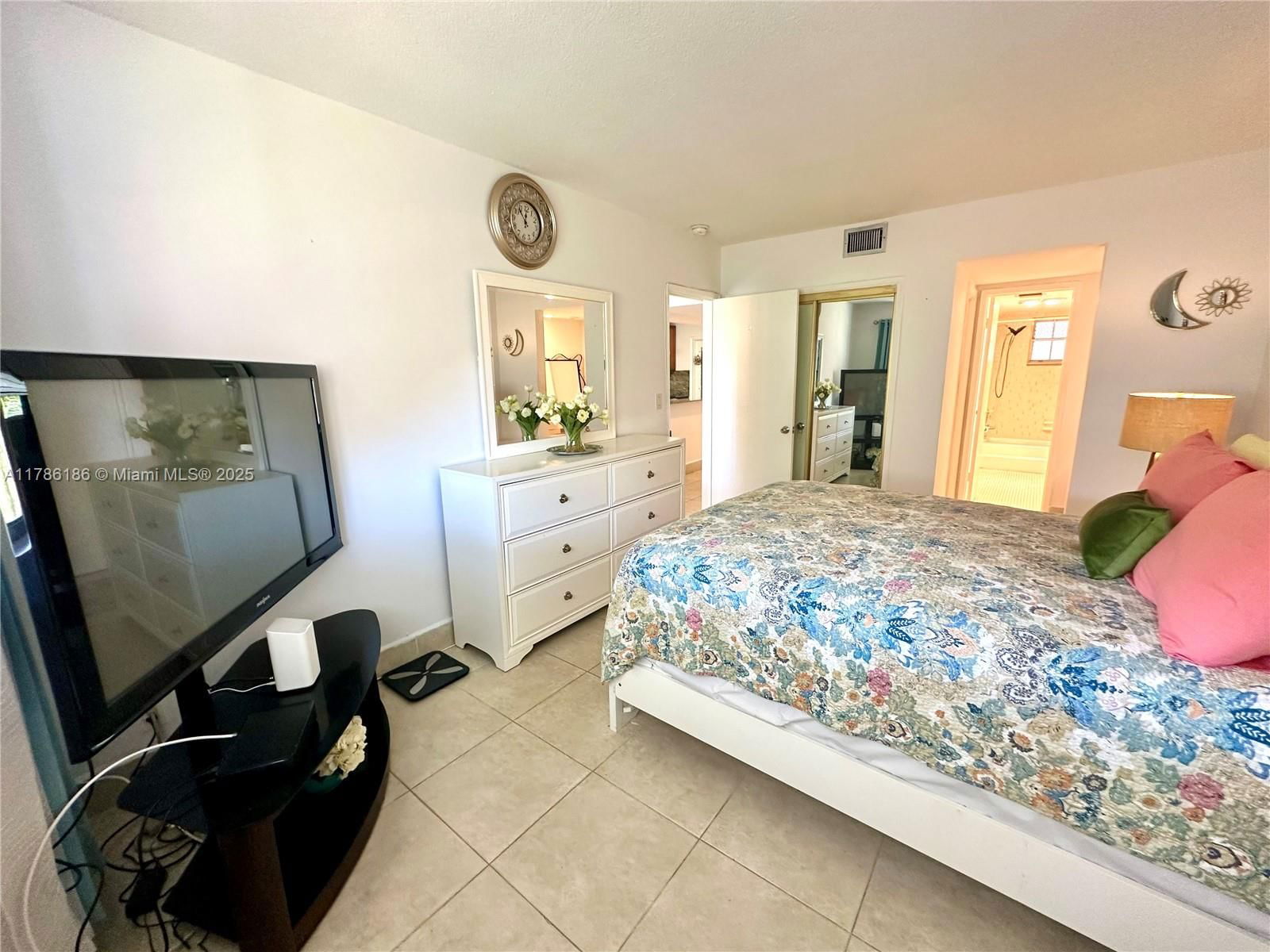 Real estate property located at 1001 Hillcrest Ct #306, Broward, Hillcrest Country Club Apt, Hollywood, FL
