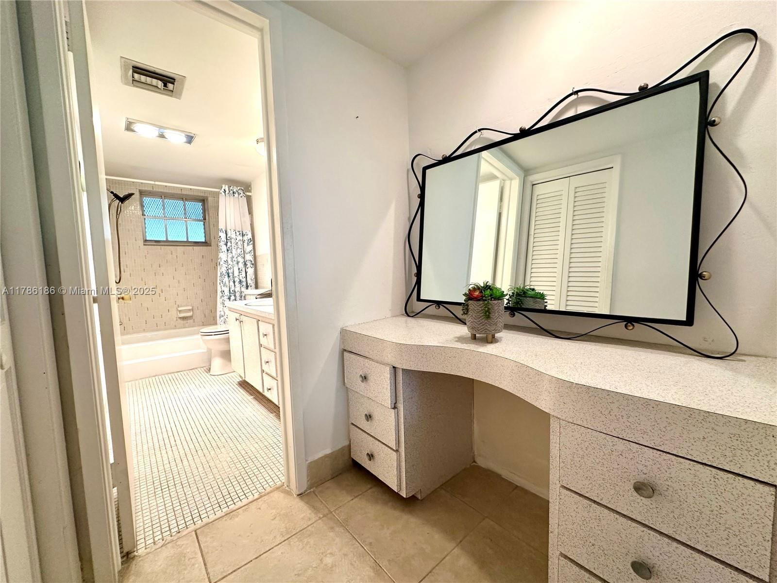 Real estate property located at 1001 Hillcrest Ct #306, Broward, Hillcrest Country Club Apt, Hollywood, FL