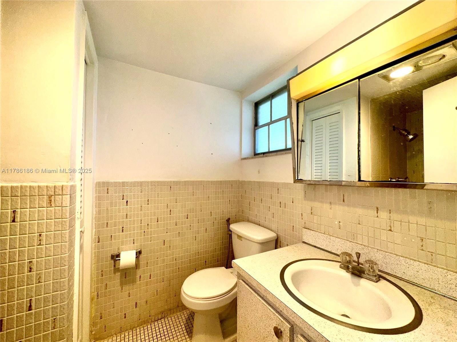 Real estate property located at 1001 Hillcrest Ct #306, Broward, Hillcrest Country Club Apt, Hollywood, FL