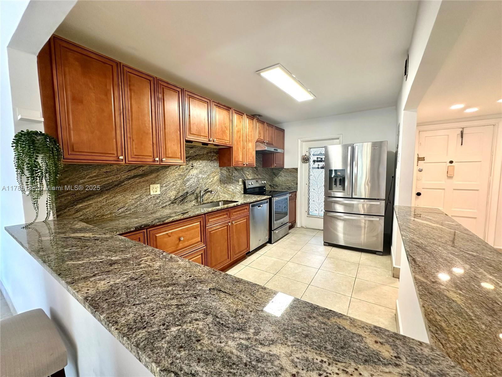 Real estate property located at 1001 Hillcrest Ct #306, Broward, Hillcrest Country Club Apt, Hollywood, FL