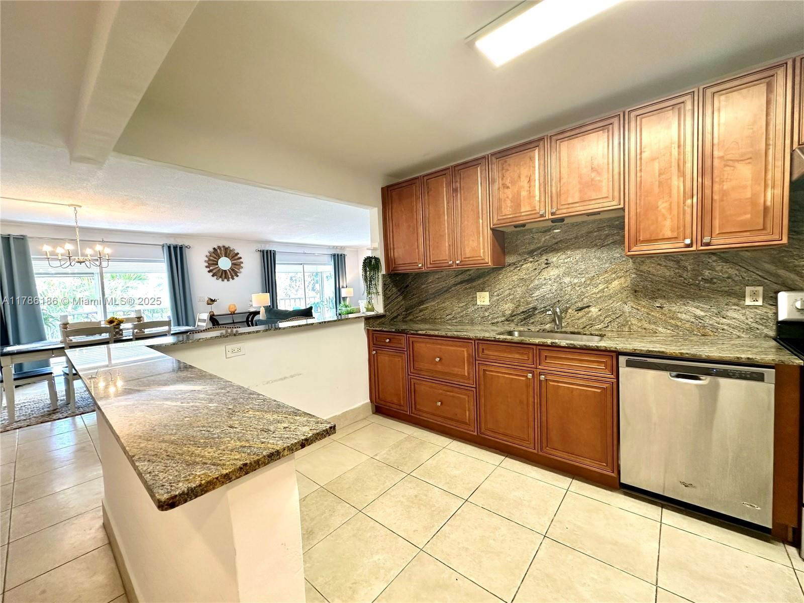 Real estate property located at 1001 Hillcrest Ct #306, Broward, Hillcrest Country Club Apt, Hollywood, FL