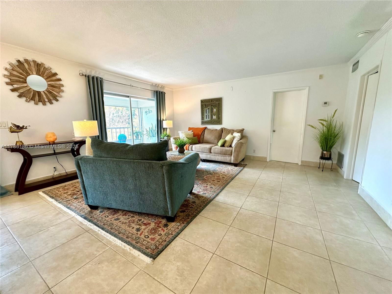 Real estate property located at 1001 Hillcrest Ct #306, Broward, Hillcrest Country Club Apt, Hollywood, FL