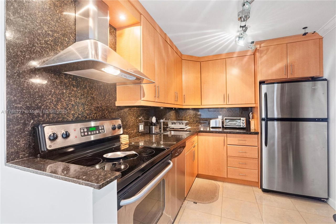 Real estate property located at 3625 Country Club Dr #902, Miami-dade, Aventura Eldorado Condo, Aventura, FL