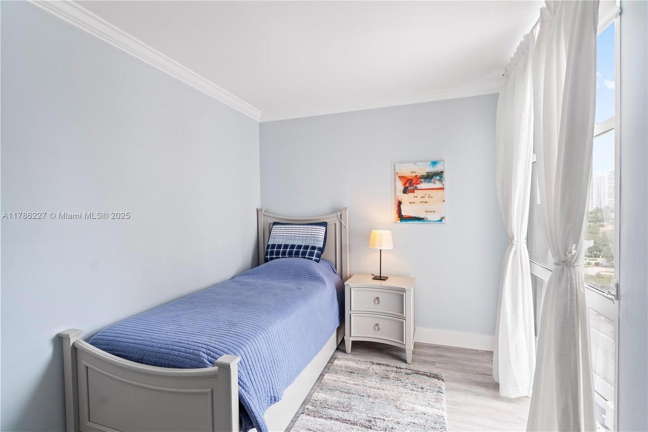 Real estate property located at 3625 Country Club Dr #902, Miami-dade, Aventura Eldorado Condo, Aventura, FL