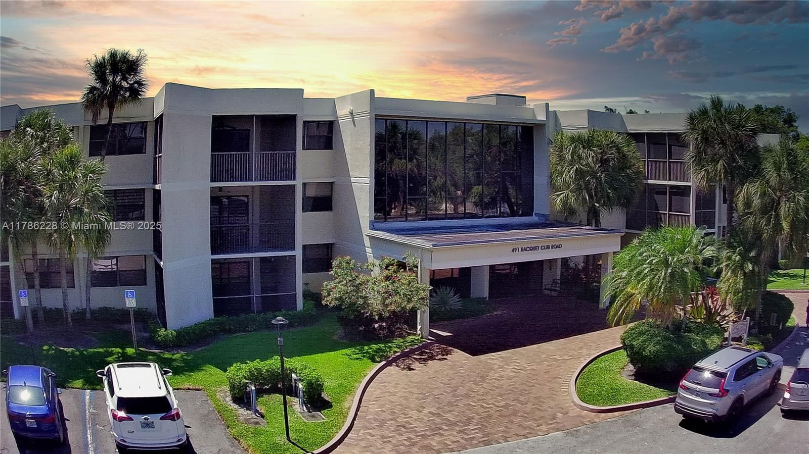 Real estate property located at 491 RACQUET CLUB RD #113, Broward, Bldg 130 Of Country Club, Weston, FL
