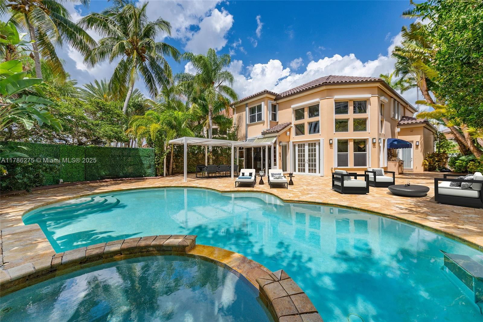 Real estate property located at 3780 207th Ter, Miami-dade, Island Way Addn, Aventura, FL