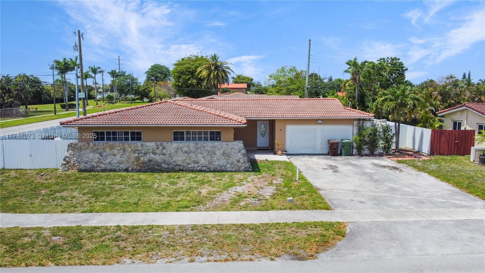 Real estate property located at 7600 15th Ave, Miami-dade, Palm Springs Lakes 1st Ad, Hialeah, FL