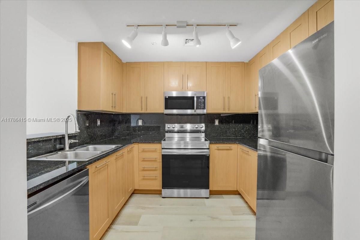 Real estate property located at 511 5th Ave #2109, Broward, Nuriver Landing Condo, Fort Lauderdale, FL