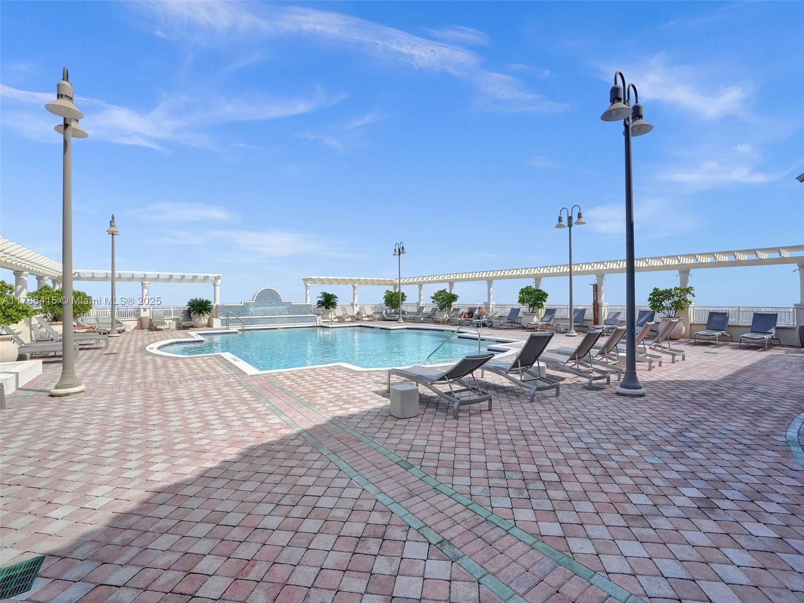 Real estate property located at 511 5th Ave #2109, Broward, Nuriver Landing Condo, Fort Lauderdale, FL