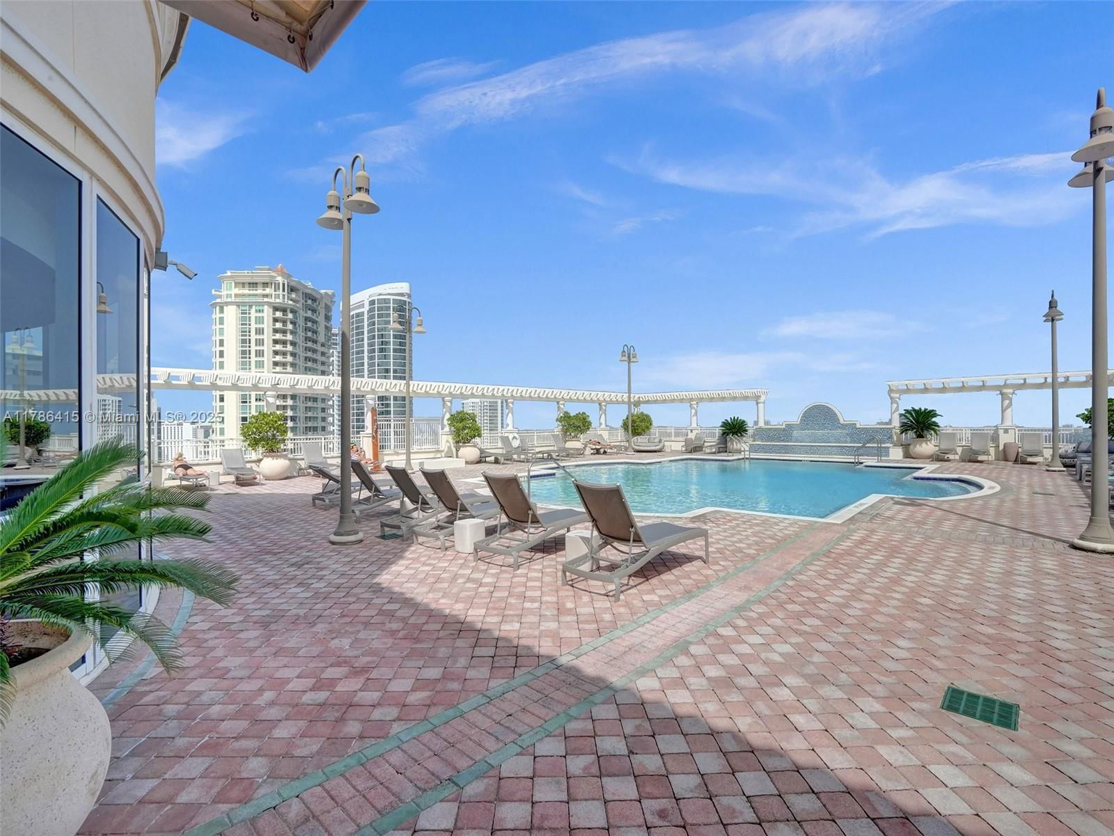 Real estate property located at 511 5th Ave #2109, Broward, Nuriver Landing Condo, Fort Lauderdale, FL