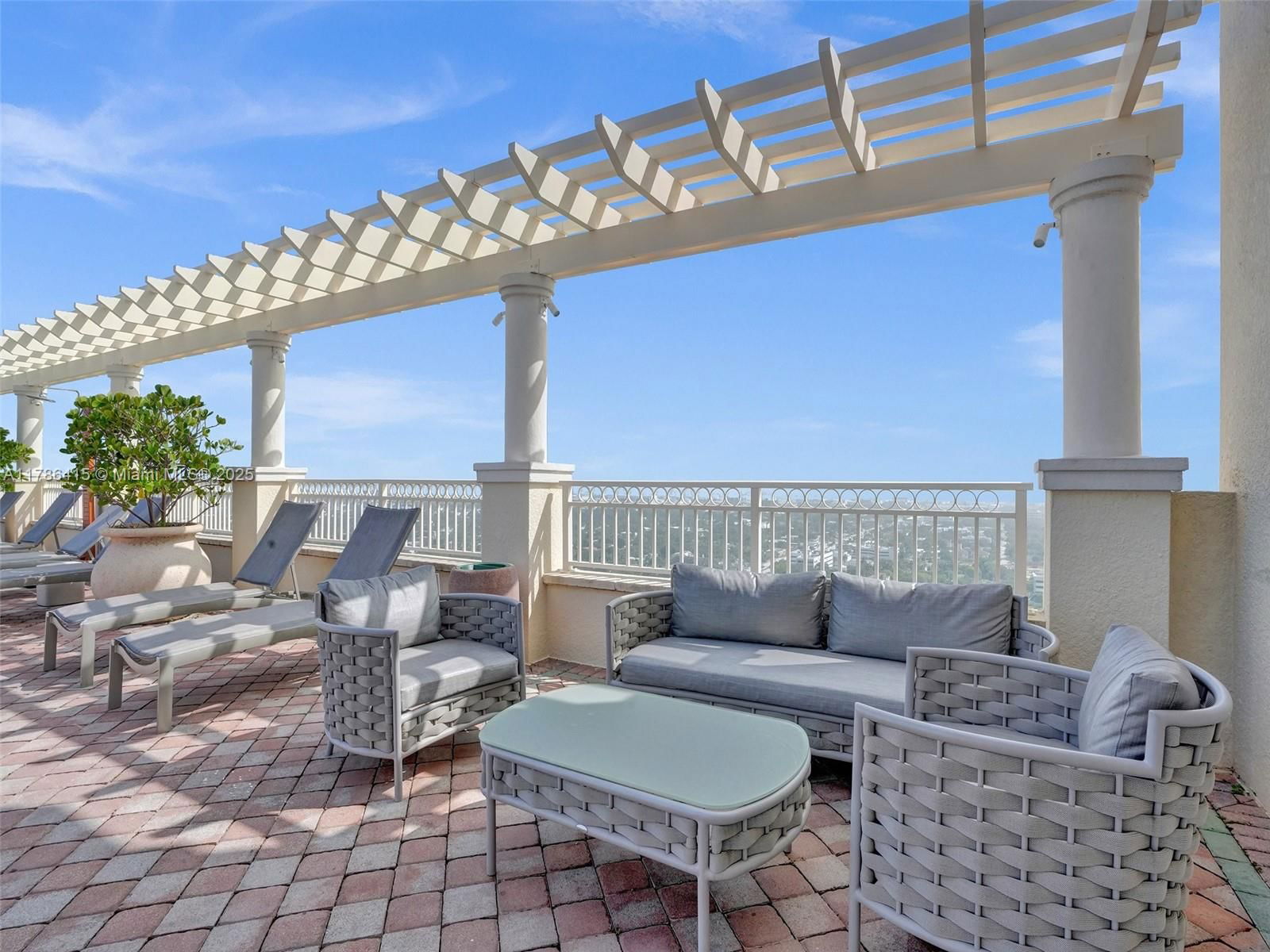 Real estate property located at 511 5th Ave #2109, Broward, Nuriver Landing Condo, Fort Lauderdale, FL