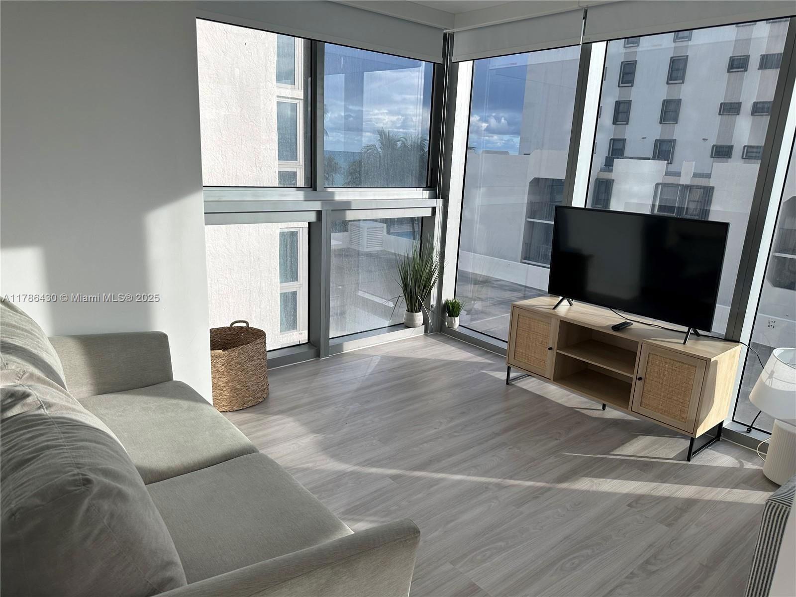 Real estate property located at 2655 Collins Ave #608, Miami-dade, Mirasol Ocean Towers Cond, Miami Beach, FL