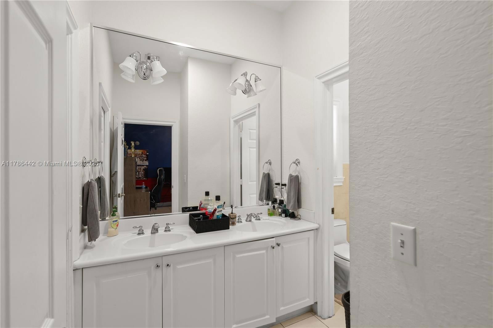 Real estate property located at 8366 193rd St, Miami-dade, Old Cutler Meadow Amend, Cutler Bay, FL