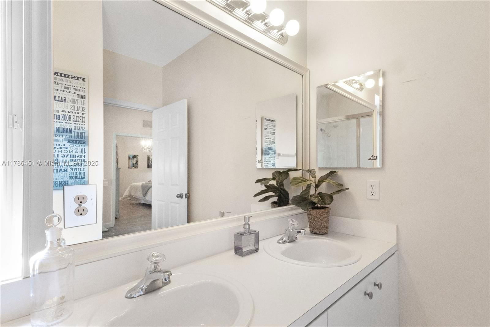 Real estate property located at 15735 139th St, Miami-dade, Milon Venture, Miami, FL