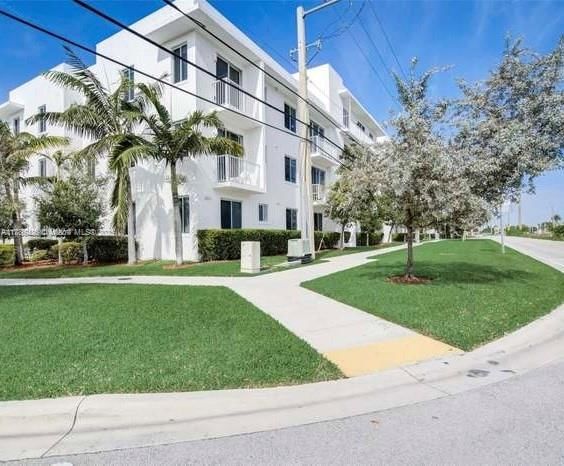 Real estate property located at 2651 212th Ter #305, Miami-dade, Weitzer Aventura Place Co, Miami, FL