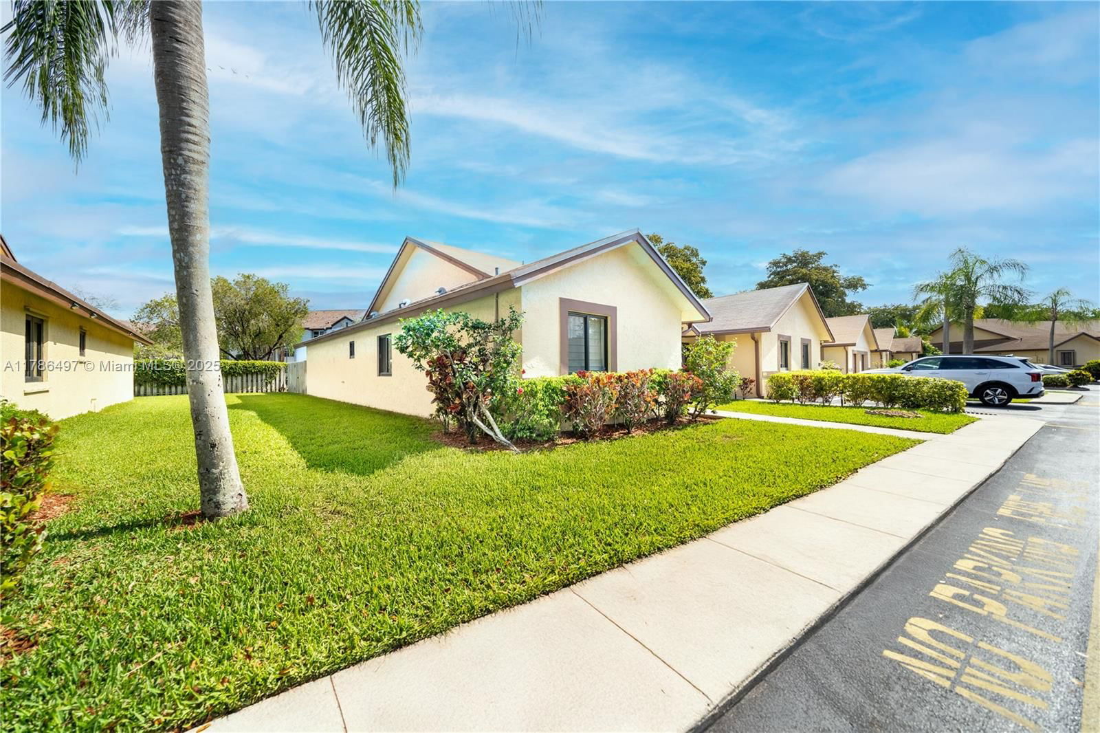 Real estate property located at 11167 38th Pl, Broward, Welleby Nw Quadrant, Sunrise, FL