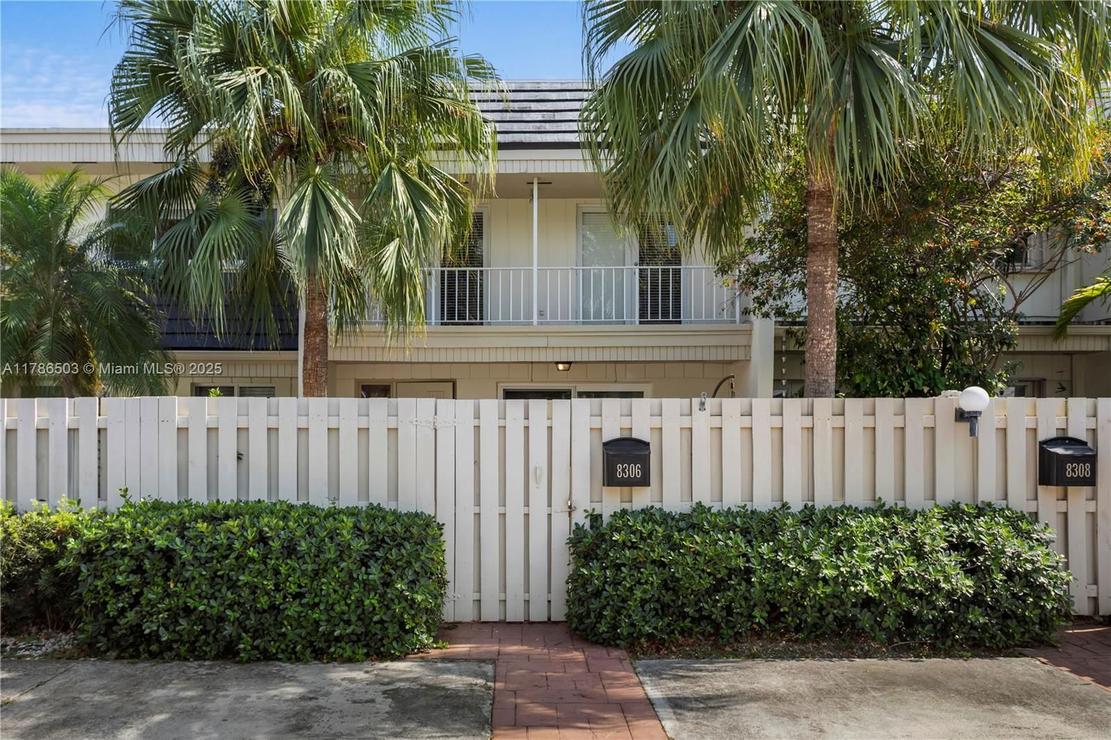 Real estate property located at 8306 81st Ter, Miami-dade, Kings Creek, Miami, FL