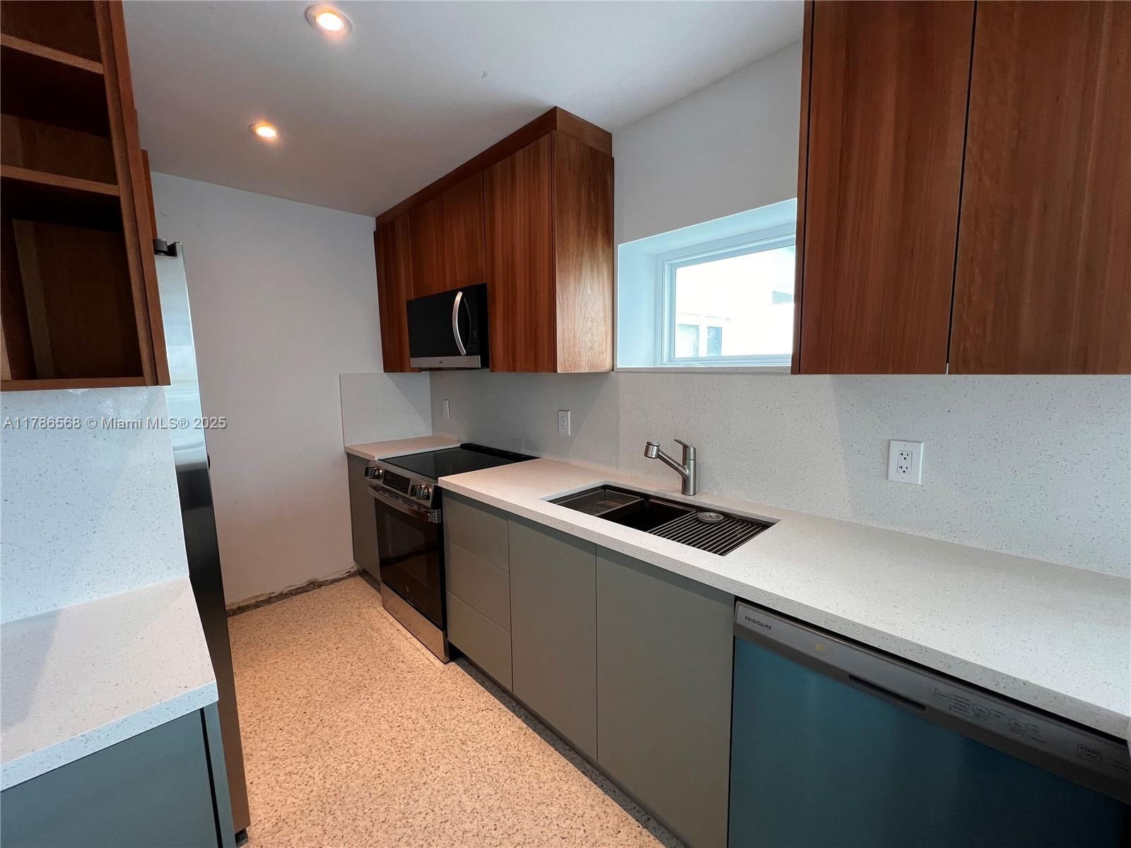 Real estate property located at 10300 Bay Harbor Dr #9D, Miami-dade, Coral Sea Towers Co-op, Bay Harbor Islands, FL