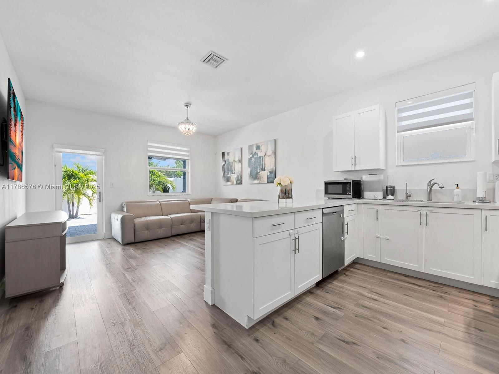 Real estate property located at 13503 184th Ter, Miami-dade, Caple Farms North, Miami, FL