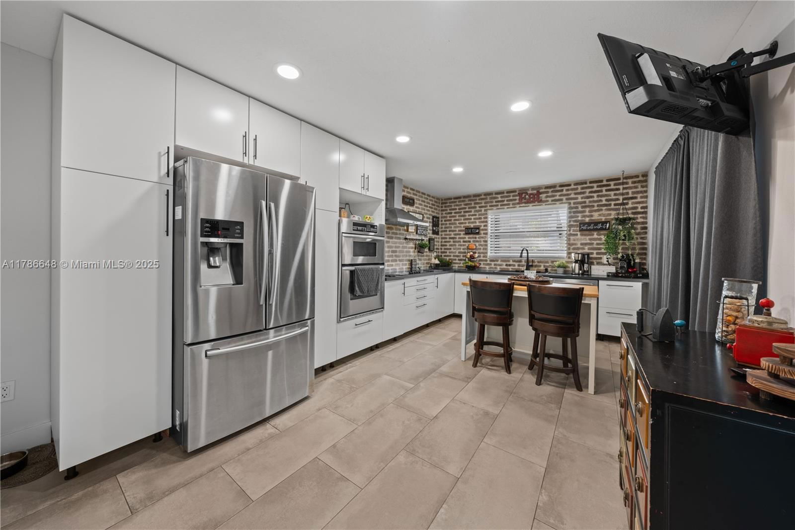 Real estate property located at 14221 94th Cir Ln #102-10, Miami-dade, Camelot One Condo, Miami, FL