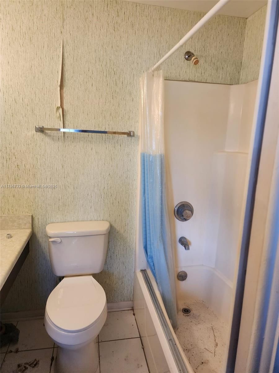 Real estate property located at 210 QUEENS CT, Other, Part Of N 300 Ft Of Ne 1/, Other City - In The State Of Florida, FL