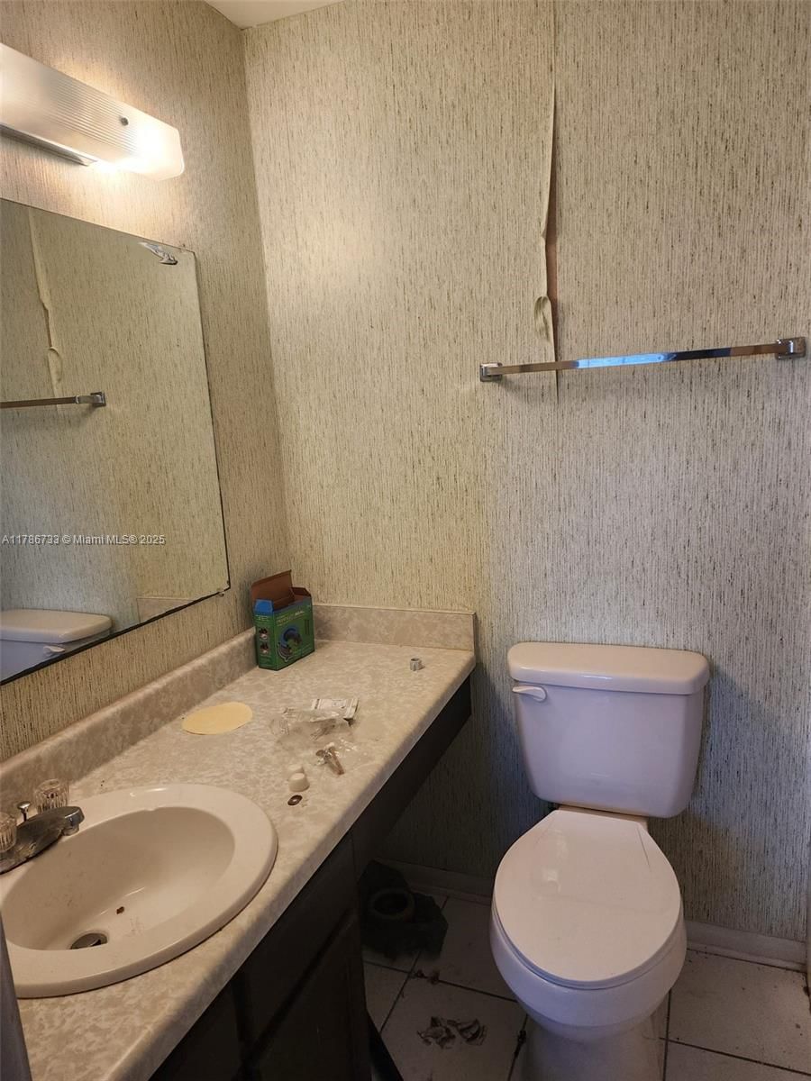 Real estate property located at 210 QUEENS CT, Other, Part Of N 300 Ft Of Ne 1/, Other City - In The State Of Florida, FL