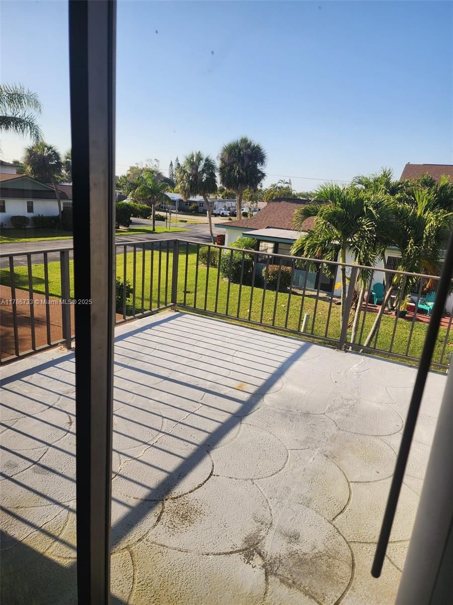 Real estate property located at 210 QUEENS CT, Other, Part Of N 300 Ft Of Ne 1/, Other City - In The State Of Florida, FL