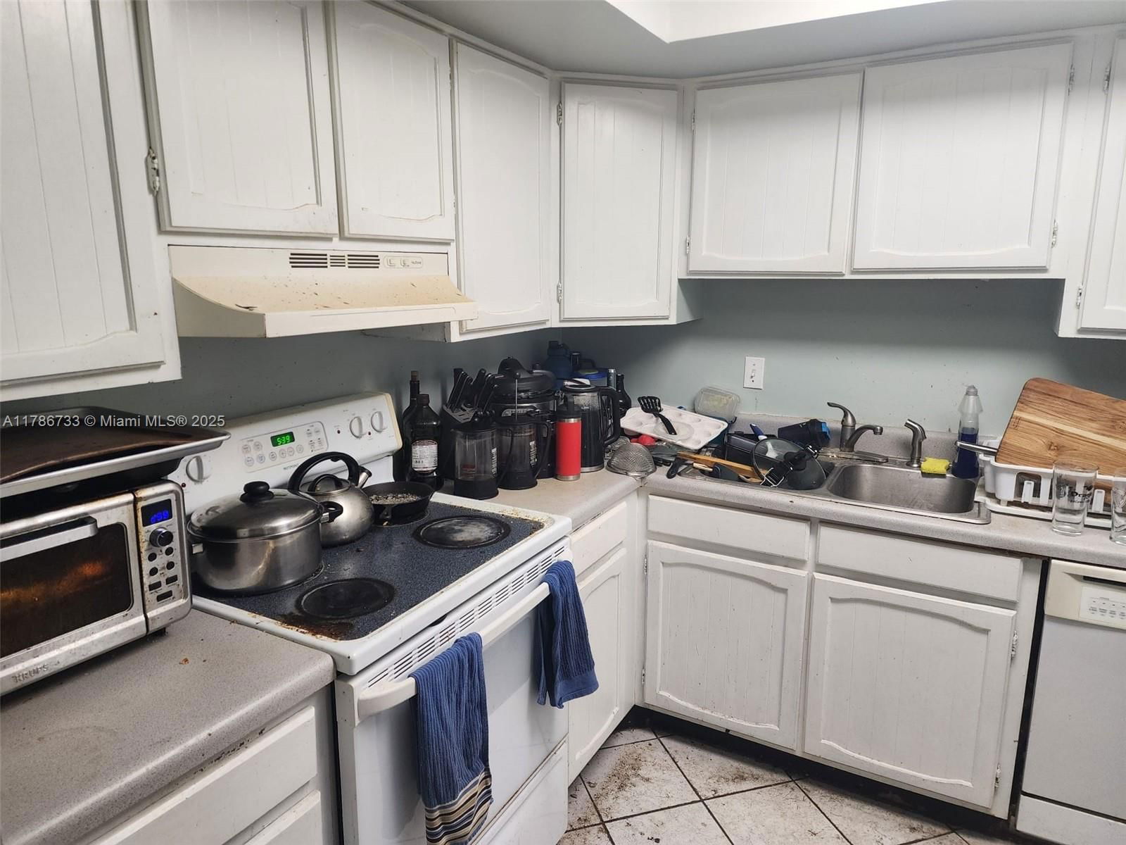 Real estate property located at 210 QUEENS CT, Other, Part Of N 300 Ft Of Ne 1/, Other City - In The State Of Florida, FL