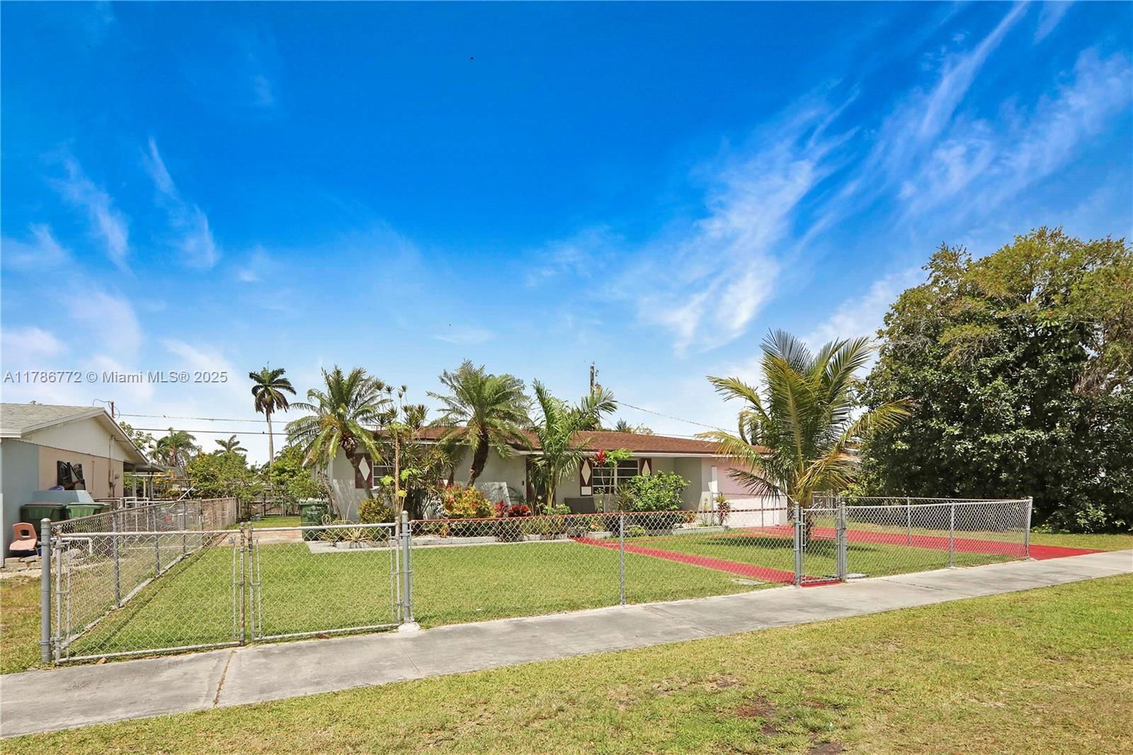 Real estate property located at 1762 8th Ave, Miami-dade, Laurel Manor, Homestead, FL